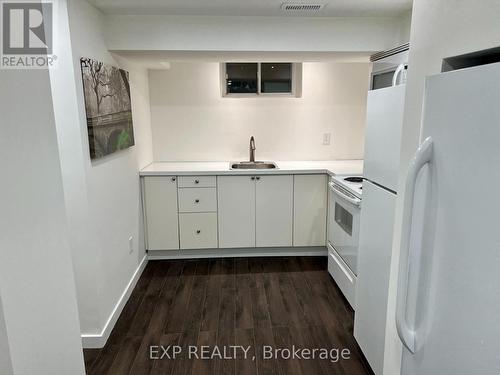 44 Athenia Court, Toronto, ON - Indoor Photo Showing Kitchen