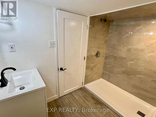 44 Athenia Court, Toronto, ON - Indoor Photo Showing Bathroom