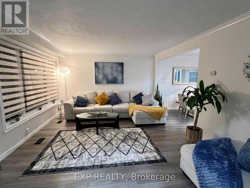 44 Athenia Court, Toronto, ON - Indoor Photo Showing Living Room