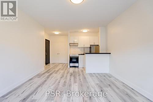 406 - 256 Sherbourne Street, Toronto, ON - Indoor Photo Showing Kitchen