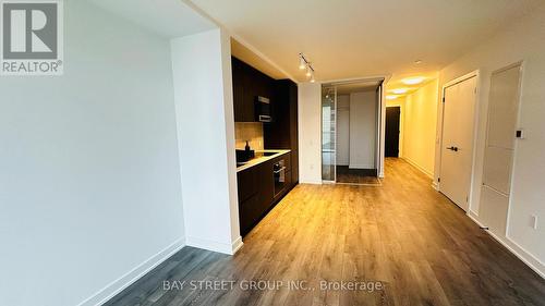 812S - 127 Broadway Avenue, Toronto, ON - Indoor Photo Showing Other Room