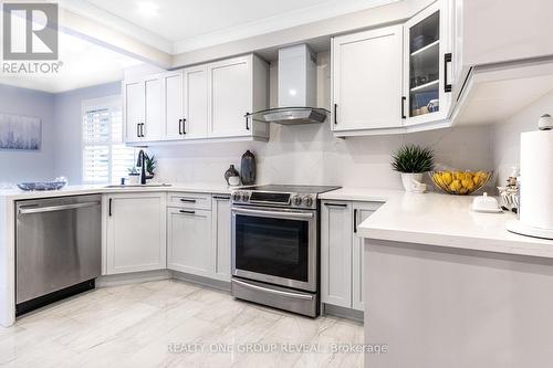 125 Ardwick Street E, Whitby, ON - Indoor Photo Showing Kitchen