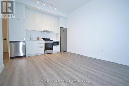 202 - 195 Commerce Street, Vaughan, ON - Indoor Photo Showing Kitchen