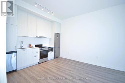 202 - 195 Commerce Street, Vaughan, ON - Indoor Photo Showing Kitchen