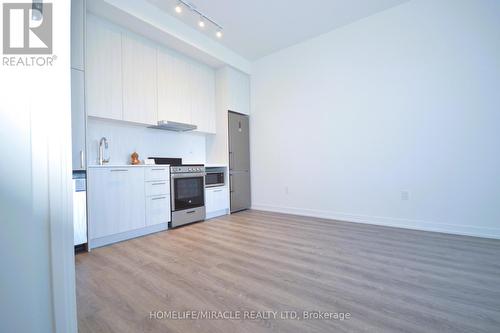 202 - 195 Commerce Street, Vaughan, ON - Indoor Photo Showing Kitchen