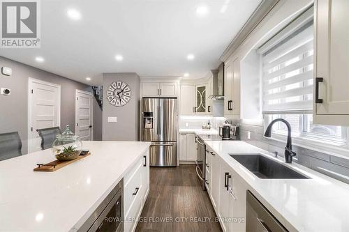 19 Mangrove Road, Brampton, ON - Indoor Photo Showing Kitchen With Upgraded Kitchen