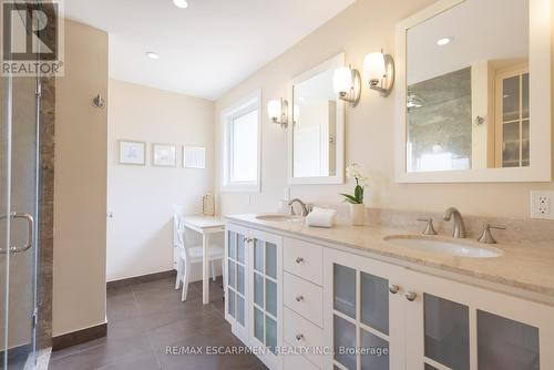 1164 Cynthia Lane, Oakville, ON - Indoor Photo Showing Bathroom