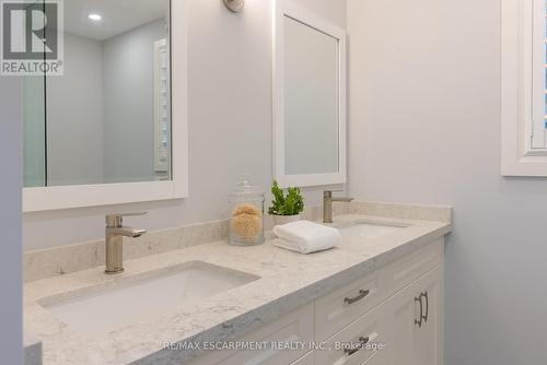 1164 Cynthia Lane, Oakville, ON - Indoor Photo Showing Bathroom