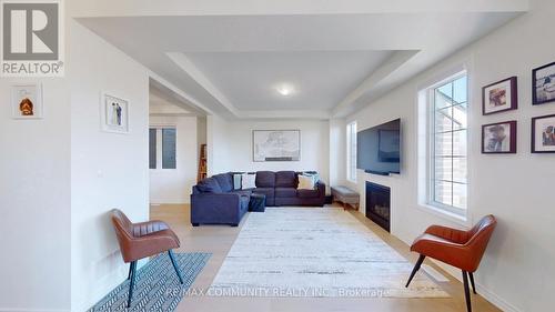 3279 Turnstone Boulevard, Pickering, ON - Indoor Photo Showing Living Room