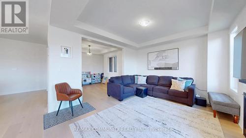 3279 Turnstone Boulevard, Pickering, ON - Indoor Photo Showing Living Room