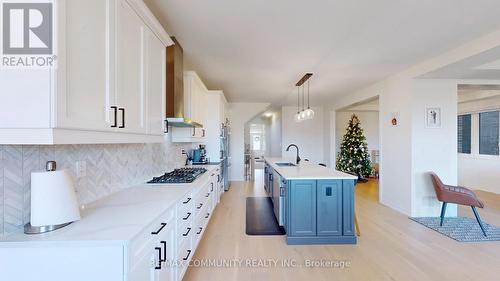 3279 Turnstone Boulevard, Pickering, ON - Indoor Photo Showing Kitchen With Upgraded Kitchen