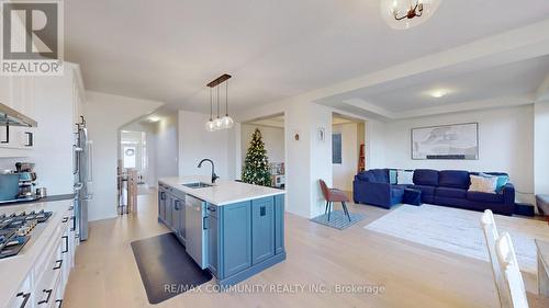 3279 Turnstone Boulevard, Pickering, ON - Indoor Photo Showing Kitchen With Upgraded Kitchen