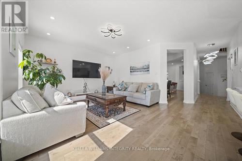 69 Goldridge Drive, Ottawa, ON - Indoor Photo Showing Living Room