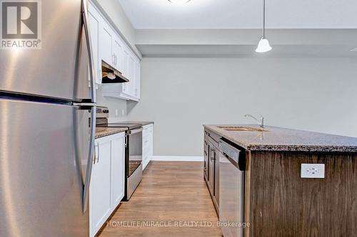 118 - 25 Isherwood Avenue, Cambridge, ON - Indoor Photo Showing Kitchen