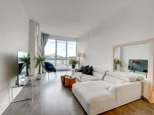 Salon - 809-1025 Rue De La Commune E., Montréal (Ville-Marie), QC - Indoor Photo Showing Living Room