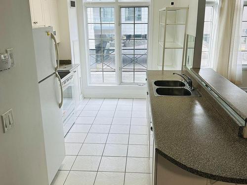 Gv 205-38 Kenaston Gdns, Toronto, ON - Indoor Photo Showing Kitchen With Double Sink