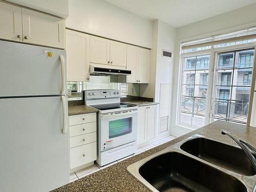 Gv 205-38 Kenaston Gdns, Toronto, ON - Indoor Photo Showing Kitchen With Double Sink