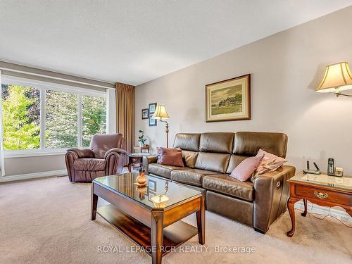 344 London Rd, Newmarket, ON - Indoor Photo Showing Living Room