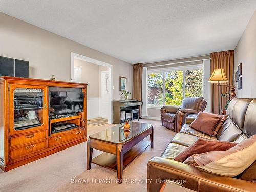 344 London Rd, Newmarket, ON - Indoor Photo Showing Living Room