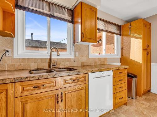 344 London Rd, Newmarket, ON - Indoor Photo Showing Kitchen With Double Sink