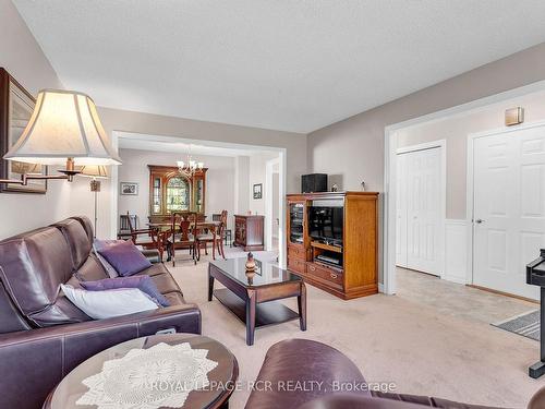 344 London Rd, Newmarket, ON - Indoor Photo Showing Living Room