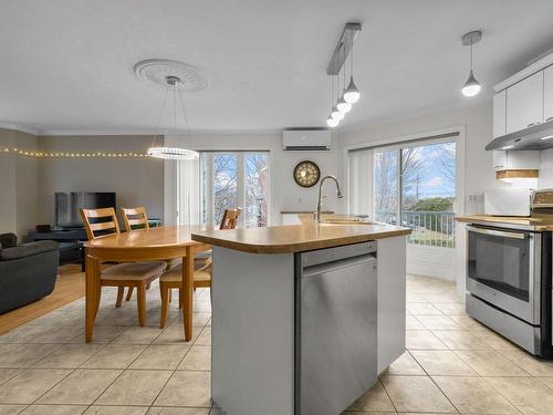 Cuisine - 416 Rue Du Golf, Mont-Saint-Hilaire, QC - Indoor Photo Showing Kitchen