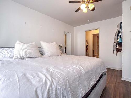 Master bedroom - 208-3165 Boul. De La Gare, Vaudreuil-Dorion, QC - Indoor Photo Showing Bedroom