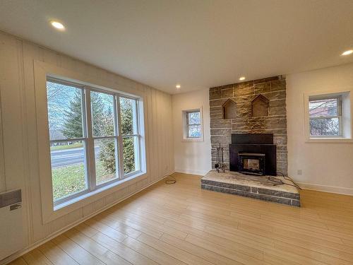 Living room - 138 Rue Principale, Grenville, QC - Indoor Photo Showing Living Room With Fireplace