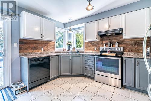 8 Fallingbrook Crescent, Kawartha Lakes (Lindsay), ON - Indoor Photo Showing Kitchen