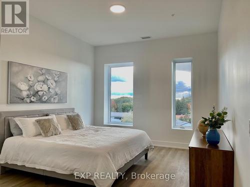 Ph2 - 19 West Street N, Kawartha Lakes, ON - Indoor Photo Showing Bedroom