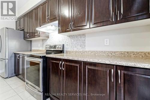 128 Sea Drifter Crescent, Brampton, ON - Indoor Photo Showing Kitchen