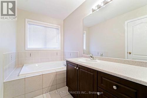 128 Sea Drifter Crescent, Brampton, ON - Indoor Photo Showing Bathroom