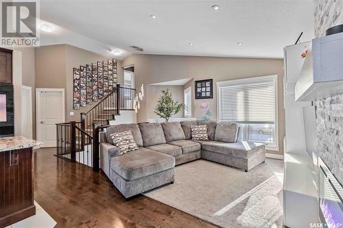 1231 Hargreaves Way, Saskatoon, SK - Indoor Photo Showing Living Room