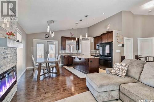 1231 Hargreaves Way, Saskatoon, SK - Indoor Photo Showing Living Room