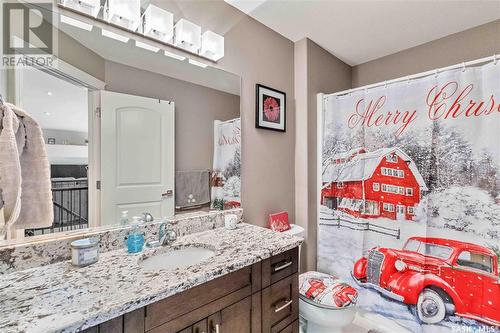 1231 Hargreaves Way, Saskatoon, SK - Indoor Photo Showing Bathroom