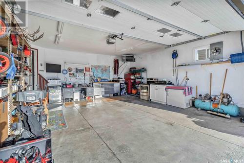 1231 Hargreaves Way, Saskatoon, SK - Indoor Photo Showing Garage