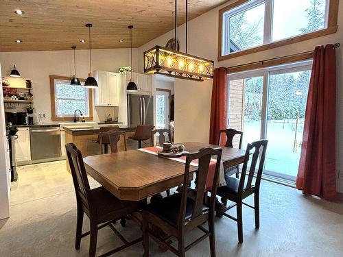 Dining room - 180 Ch. Du Domaine-Roger, Lac-Supérieur, QC - Indoor Photo Showing Dining Room