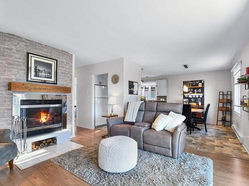 Salon - 202-869 Rue Albert-Beaulieu, Joliette, QC - Indoor Photo Showing Living Room With Fireplace