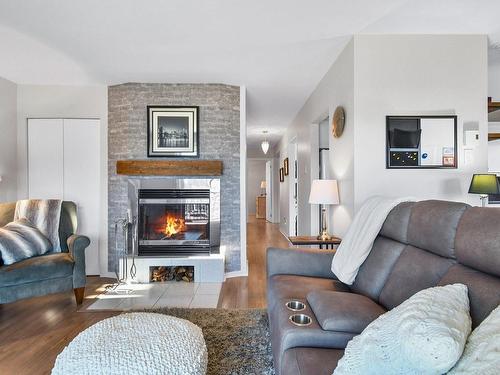 Salon - 202-869 Rue Albert-Beaulieu, Joliette, QC - Indoor Photo Showing Living Room With Fireplace