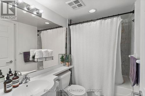 3502 - 763 Bay Avenue, Toronto, ON - Indoor Photo Showing Bathroom