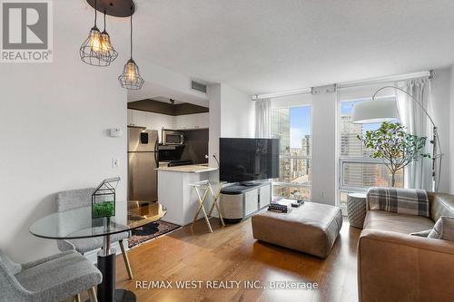 3502 - 763 Bay Avenue, Toronto, ON - Indoor Photo Showing Living Room