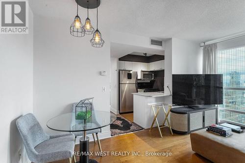 3502 - 763 Bay Avenue, Toronto, ON - Indoor Photo Showing Dining Room