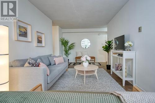 602 - 1350 York Mills Road, Toronto, ON - Indoor Photo Showing Living Room