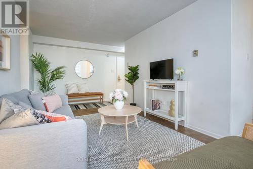 602 - 1350 York Mills Road, Toronto, ON - Indoor Photo Showing Living Room