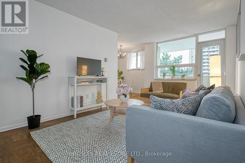 602 - 1350 York Mills Road, Toronto, ON - Indoor Photo Showing Living Room