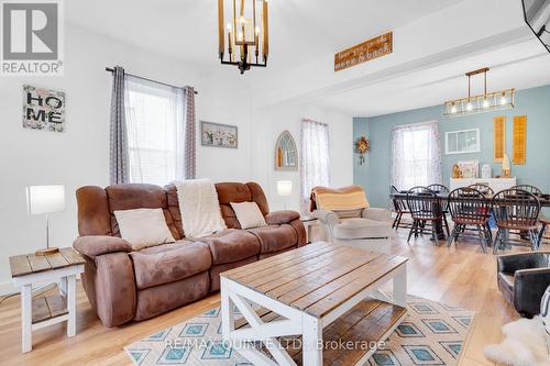 315 Arthur Street, Tweed, ON - Indoor Photo Showing Living Room