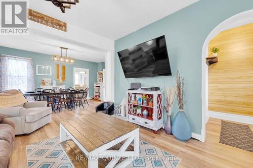 315 Arthur Street, Tweed, ON - Indoor Photo Showing Living Room