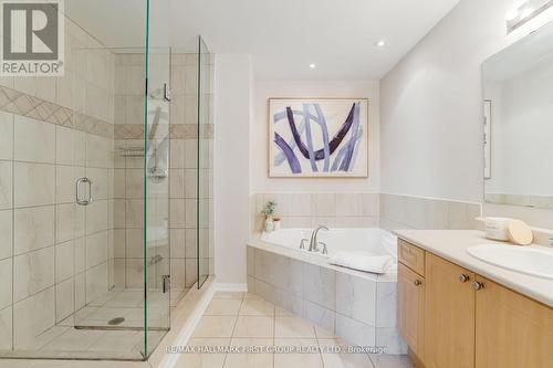 2422 Pilgrim Square, Oshawa, ON - Indoor Photo Showing Bathroom