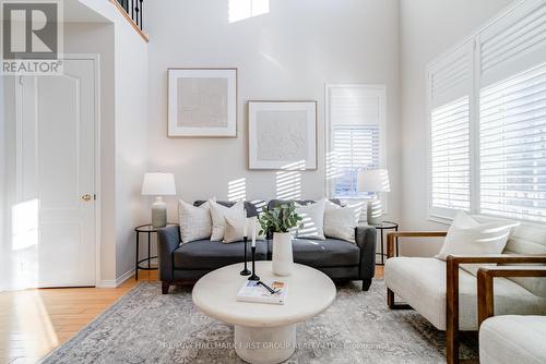 2422 Pilgrim Square, Oshawa, ON - Indoor Photo Showing Living Room