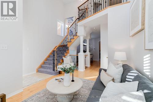 2422 Pilgrim Square, Oshawa, ON - Indoor Photo Showing Living Room